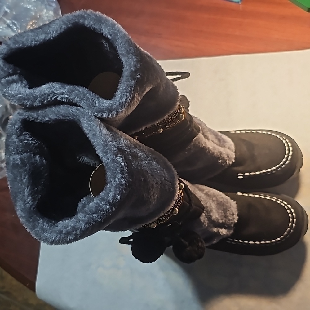 Cozy Women's Gray Faux-Fur Winter Boots